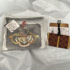 Wizarding World Harry Potter Glasses Crest Bolt 2 Piece Makeup Set & Luggage Tag